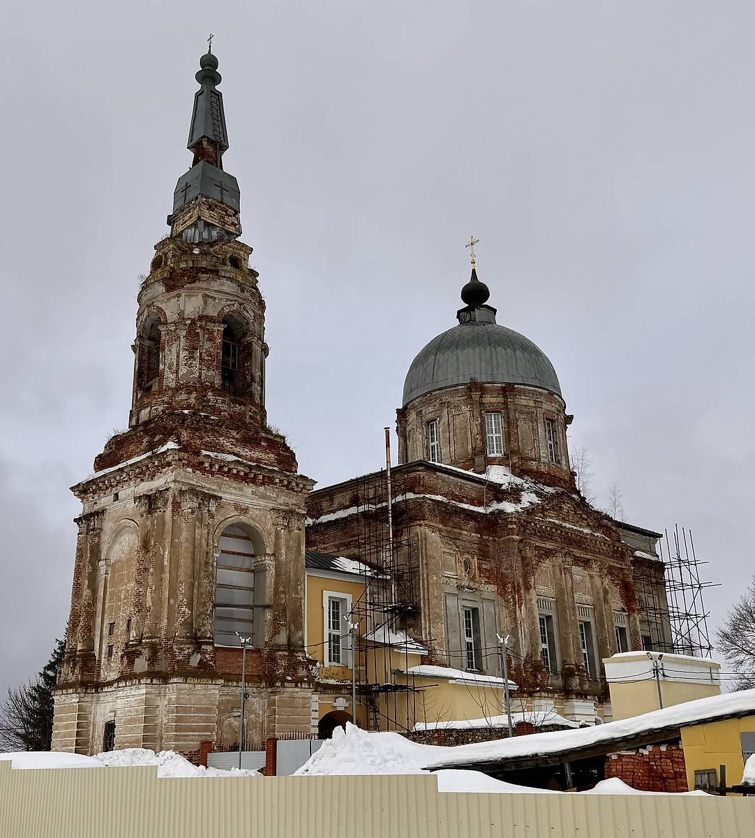 Вид с юга, фасады. Церковь Спаса Нерукотворного Образа, Райсемёновское (Серпуховский городской округ и гг. Протвино, Пущино, Московская область)