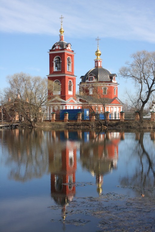 Куртниково. Церковь Бориса и Глеба. общий вид в ландшафте