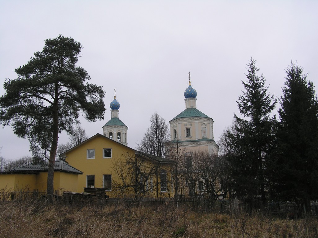 Церковь Успения Пресвятой Богородицы, Новосёлки (Чеховский городской округ, Московская область). общий вид в ландшафте