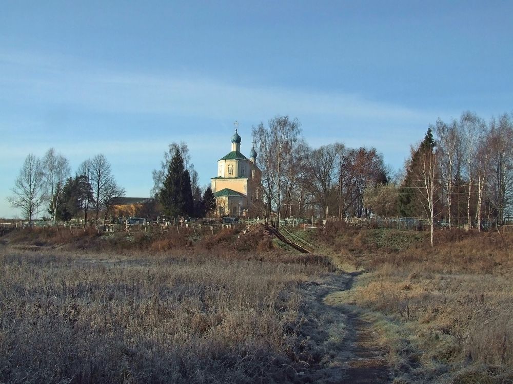 Новосёлки. Церковь Успения Пресвятой Богородицы. общий вид в ландшафте