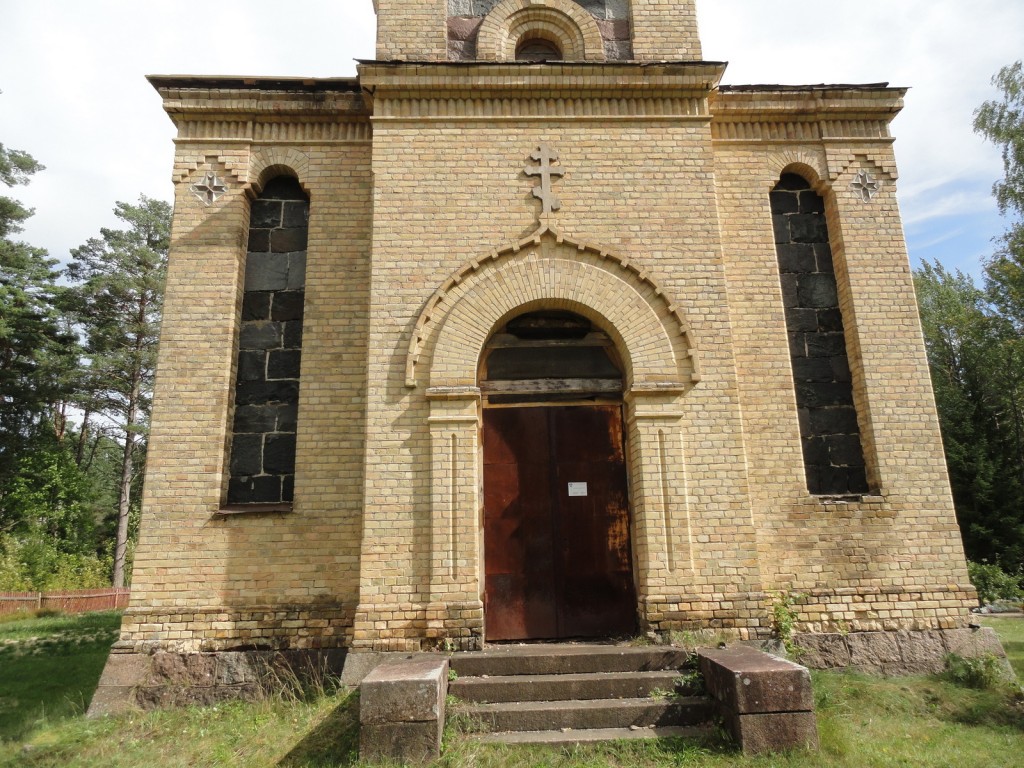 Церковь Рождества Христова, Пуски (Хийумаа, Эстония). архитектурные детали