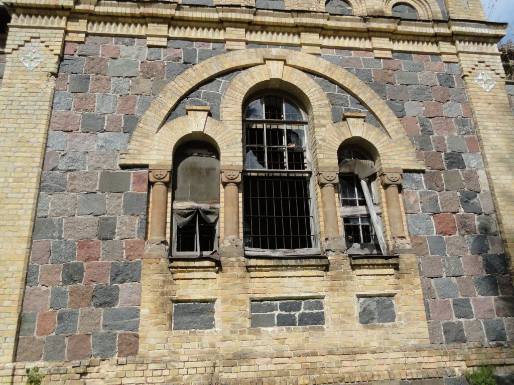 Церковь Рождества Христова, Пуски (Хийумаа, Эстония). архитектурные детали