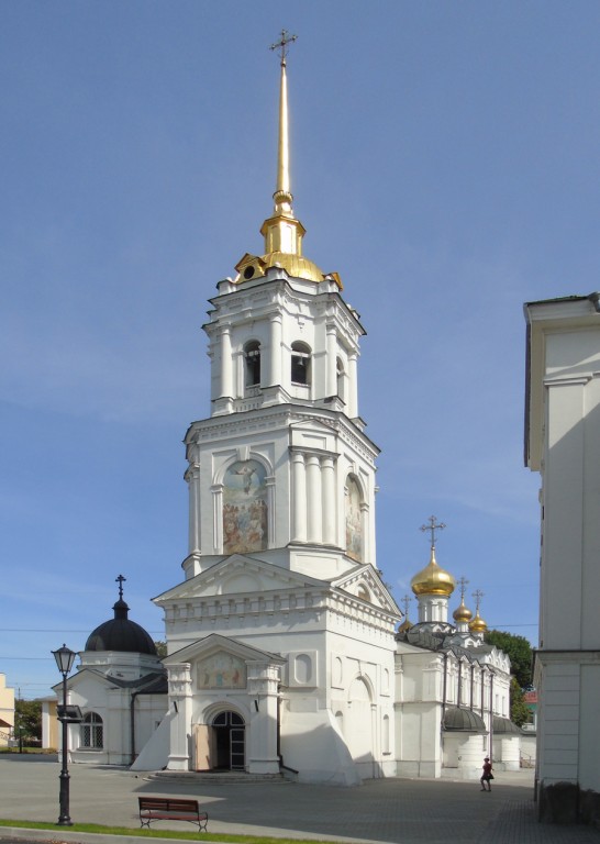 Ленинский район. Церковь Спаса Преображения в Карповке. фасады