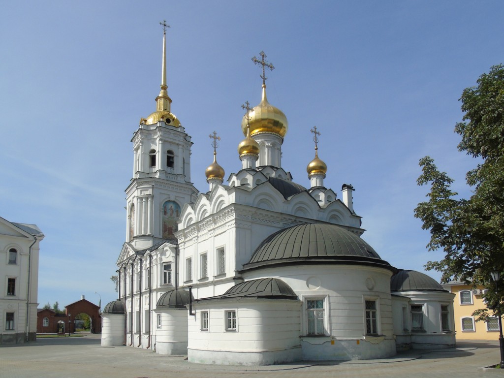 Ленинский район. Церковь Спаса Преображения в Карповке. фасады