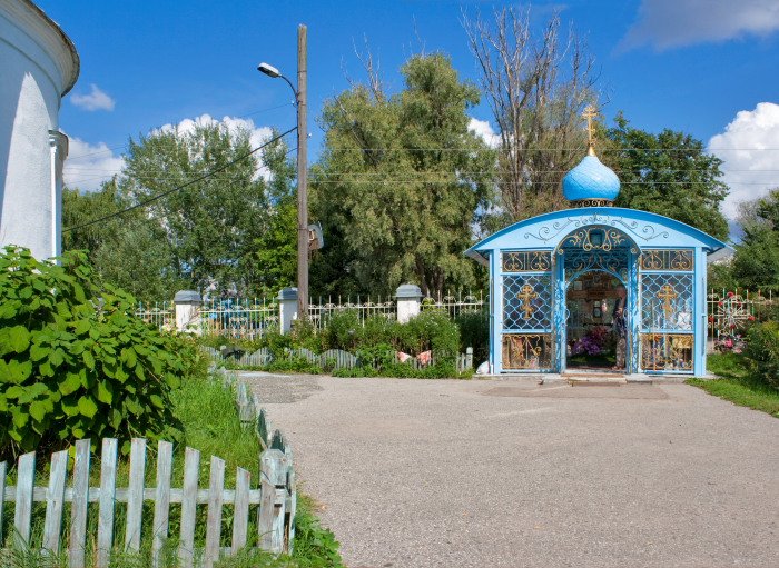 Церковь Рождества Пресвятой Богородицы в Гнилицах, Автозаводский район (Нижний Новгород, город, Нижегородская область). дополнительная информация, Могилка батюшки Григория