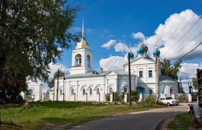 Церковь Рождества Пресвятой Богородицы в Гнилицах, Автозаводский район (Нижний Новгород, город, Нижегородская область). общий вид в ландшафте