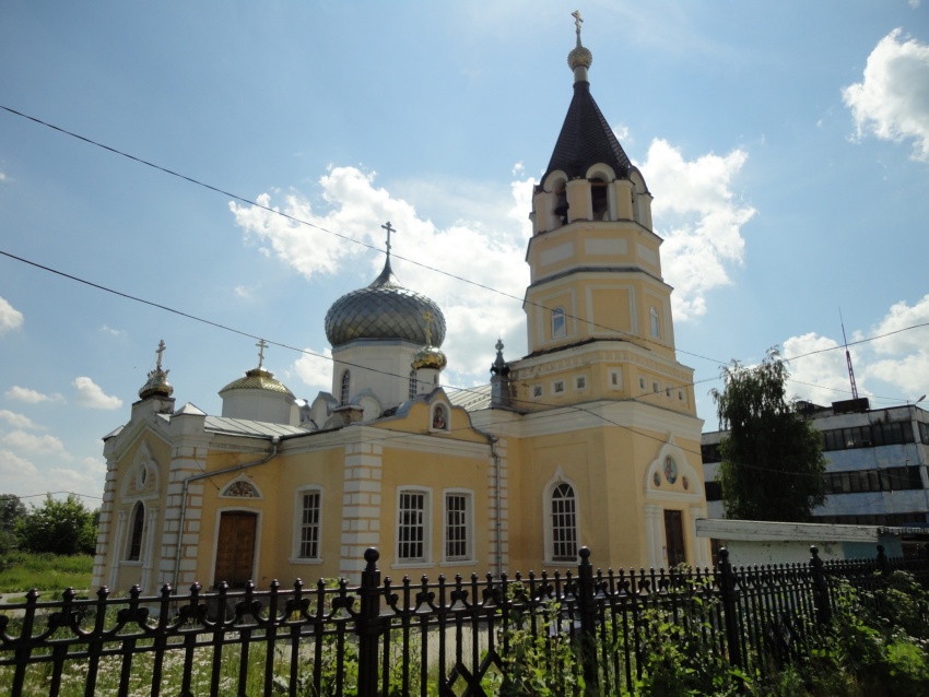Рыбинск. Церковь Тихона Задонского. общий вид в ландшафте