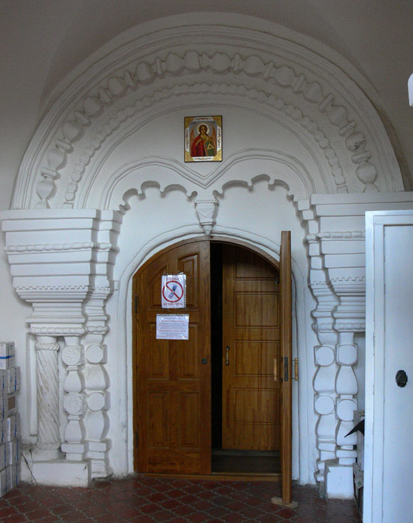Церковь Вознесения Господня, Мценск (Мценский район и г. Мценск, Орловская область). архитектурные детали, Оформление главного входа