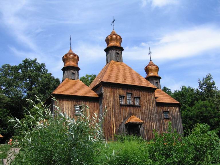 Церковь Михаила Архангела из с. Дорогинки Киевской обл., Пирогово (Голосеевский район, Украина, г. Киев). фасады