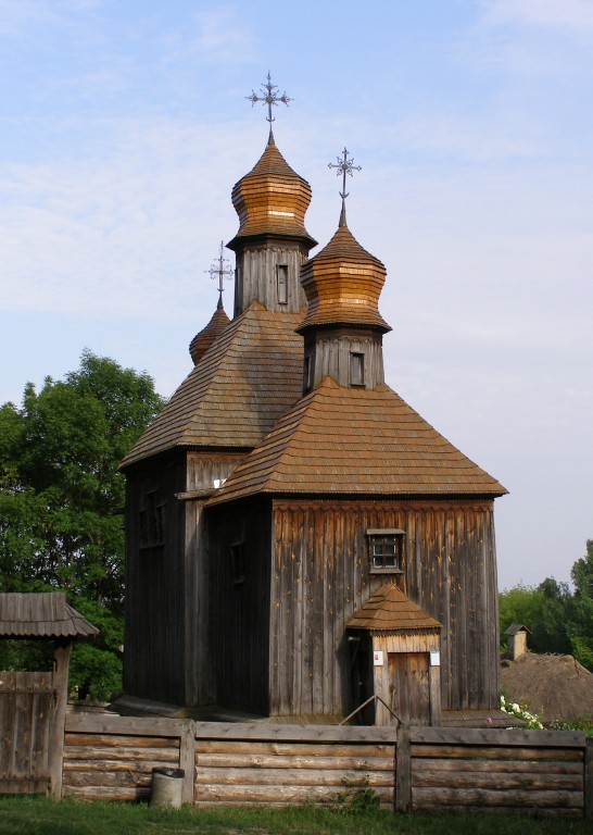 Пирогово. Церковь Михаила Архангела из с. Дорогинки Киевской обл.. фасады, Вид с запада