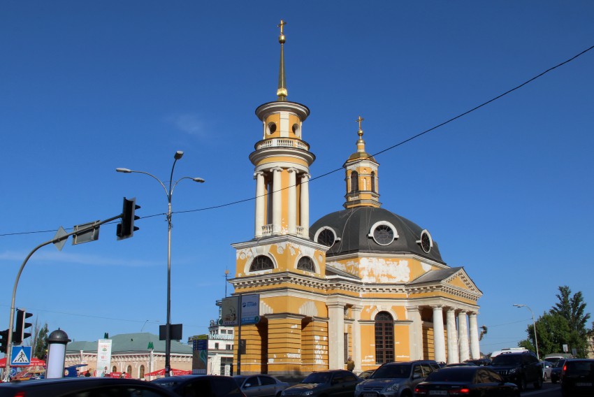 Киев. Церковь Рождества Христова на Подоле (новая). общий вид в ландшафте