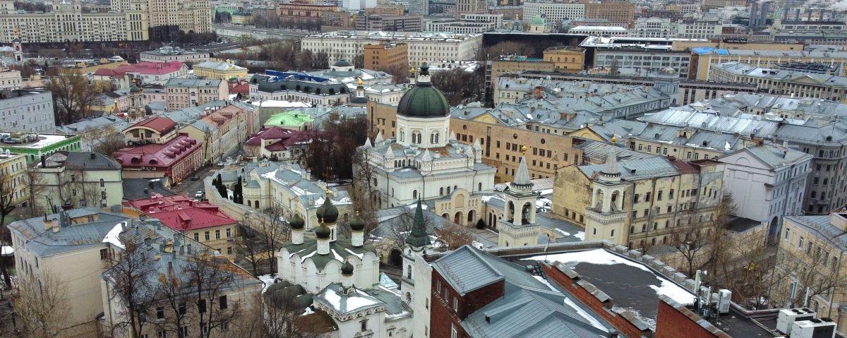 Иоанно-Предтеченский женский монастырь, Басманный (Центральный административный округ (ЦАО), г. Москва). общий вид в ландшафте