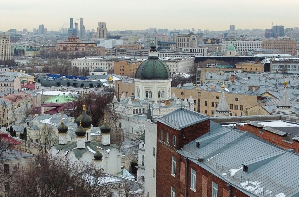 Иоанно-Предтеченский женский монастырь, Басманный (Центральный административный округ (ЦАО), г. Москва). общий вид в ландшафте