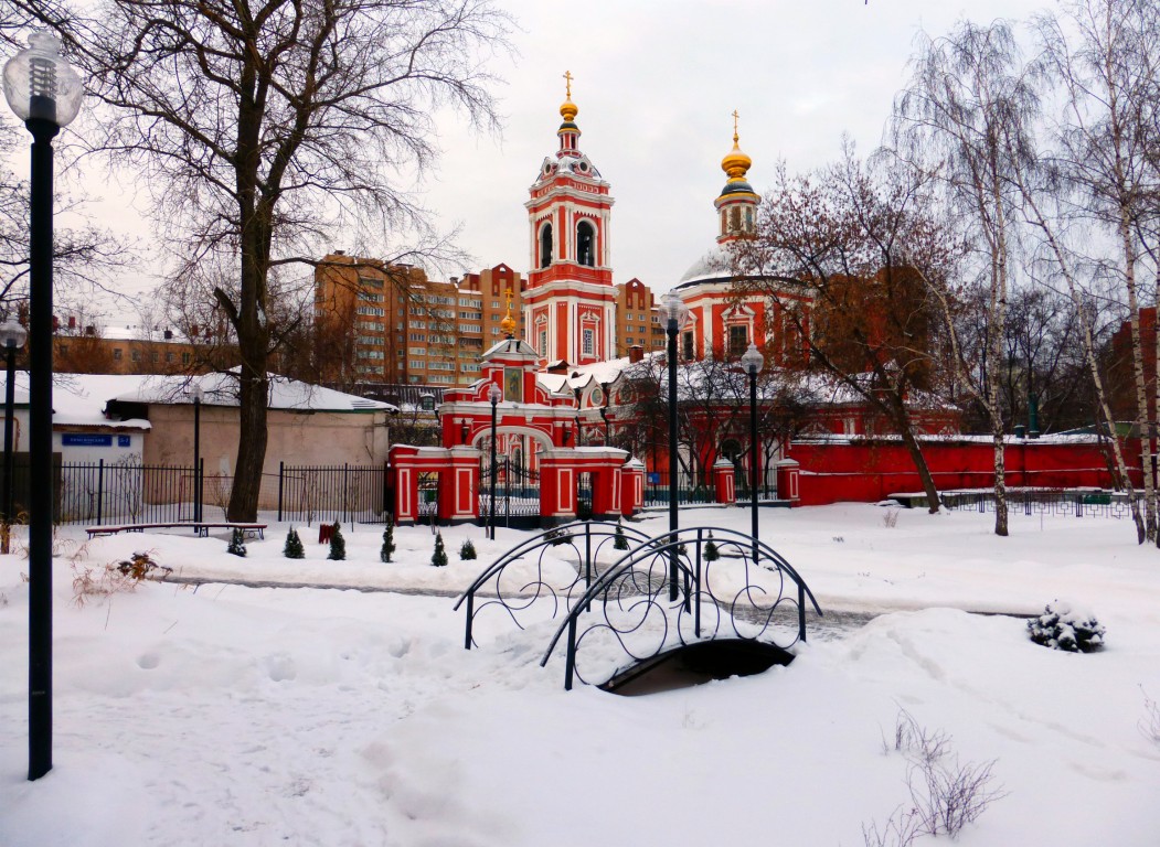 Тверской. Церковь Пимена Великого (Троицы Живоначальной) в Новых Воротниках. общий вид в ландшафте