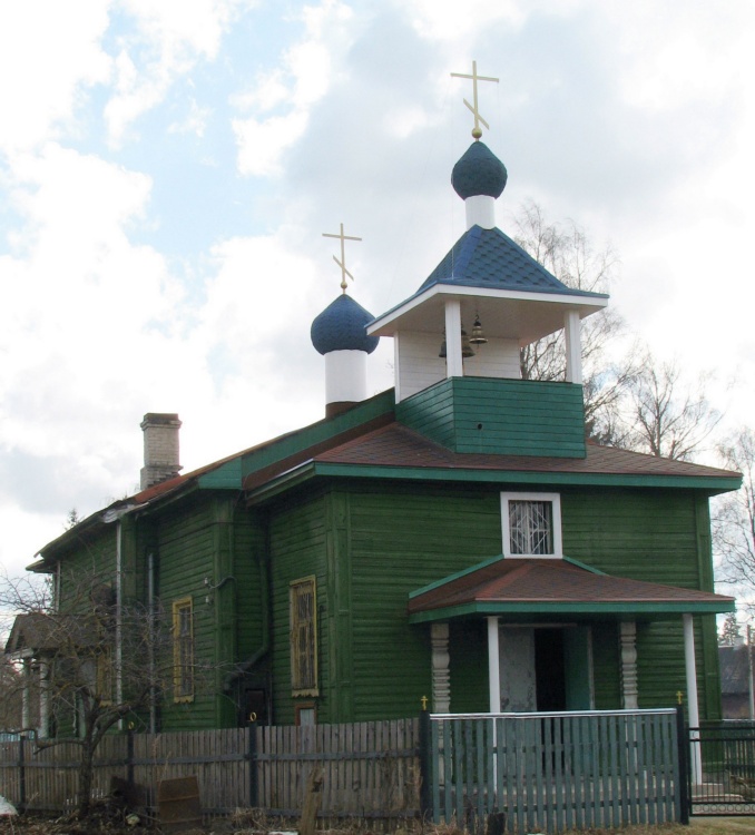 Кикерино. Церковь Николая Чудотворца. фасады, Между 2007 и 2010 годами у храма появилась колоколенка