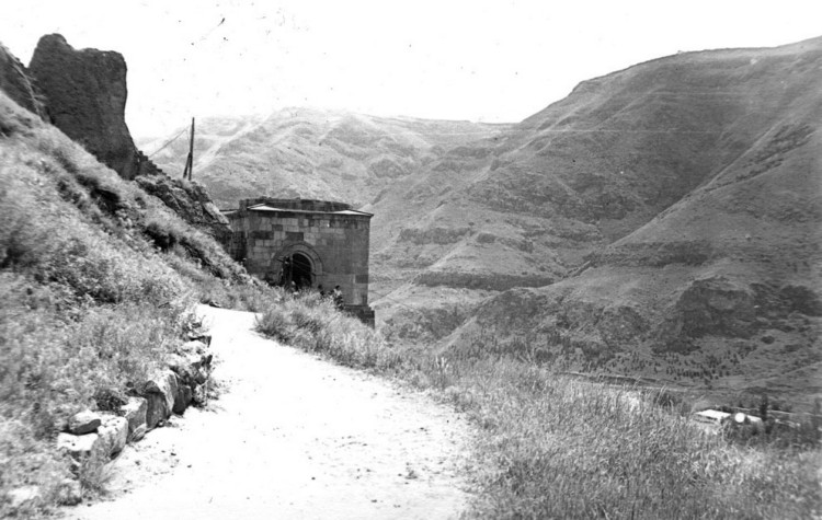 Вардзиа. Монастырь Успения Пресвятой Богородицы. архивная фотография, Колокольня. Общий вид.