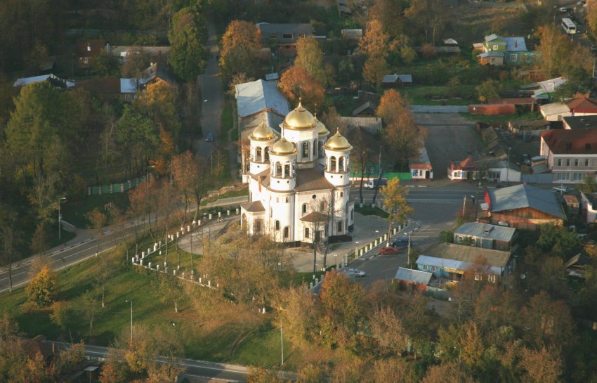 Звенигород. Церковь Вознесения Господня (новая). общий вид в ландшафте