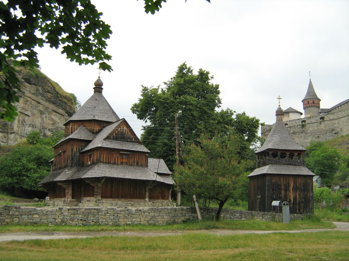 Церковь Воздвижения Креста Господня, Каменец-Подольский (Каменец-Подольский район, Украина, Хмельницкая область). общий вид в ландшафте
