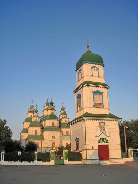 Новомосковск. Собор Троицы Живоначальной. общий вид в ландшафте