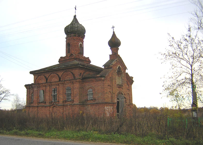 Церковь Смоленской иконы Божией Матери, Волна (Волосовский район, Ленинградская область). фасады