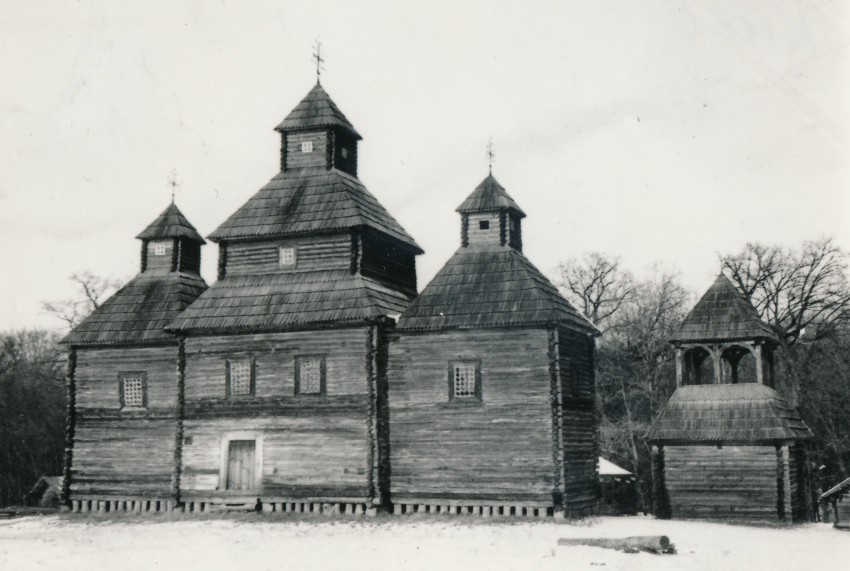 Церковь Воскресения Христова из с. Кисоричи Ровенской обл., Пирогово (Голосеевский район, Украина, г. Киев). фасады