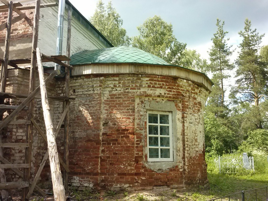 Церковь Казанской иконы Божией Матери, Бахарево (Кинешемский район, Ивановская область). архитектурные детали, Церковь в Бахарево действующая часть