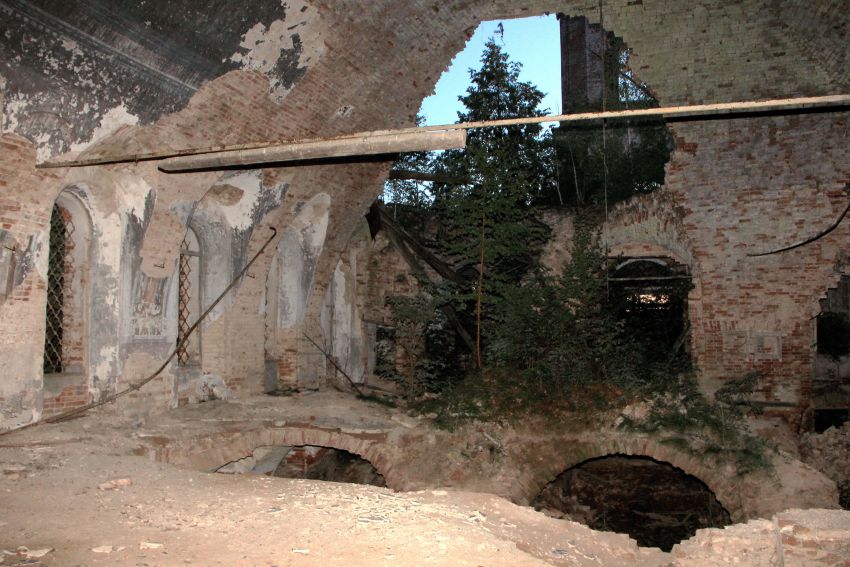Церковь Казанской иконы Божией Матери, Караул (Богородский район, Кировская область). интерьер и убранство, Трапезная