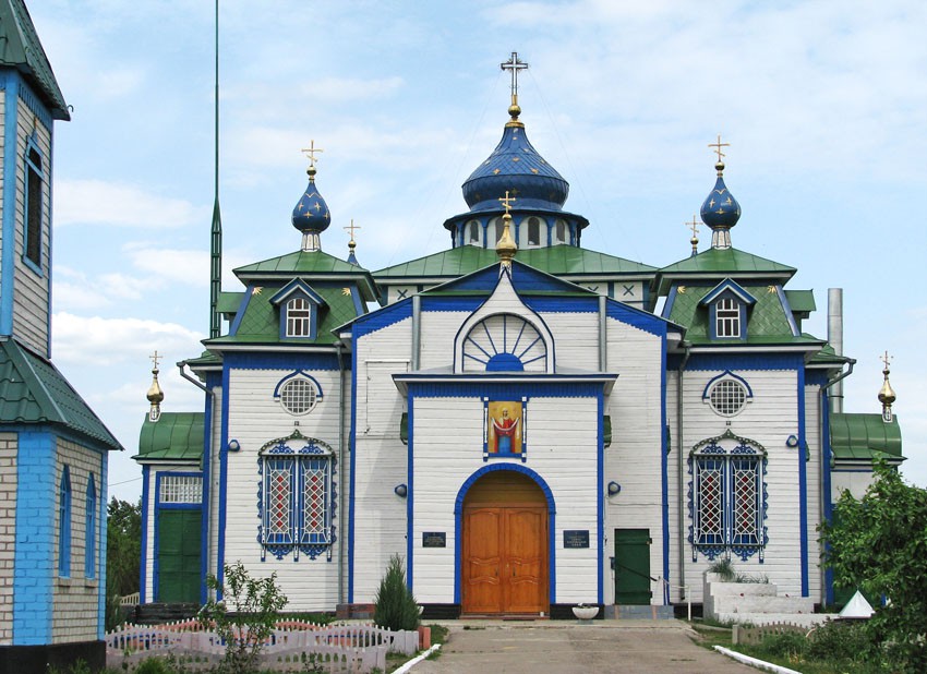 Церковь Покрова Пресвятой Богородицы, Берестовенька (Берестинский район, Украина, Харьковская область). фасады