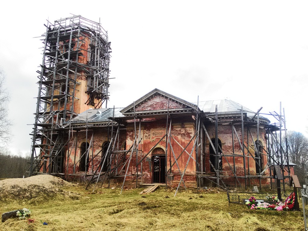 Редкино. Церковь Троицы Живоначальной. фасады, Крышу накрыли