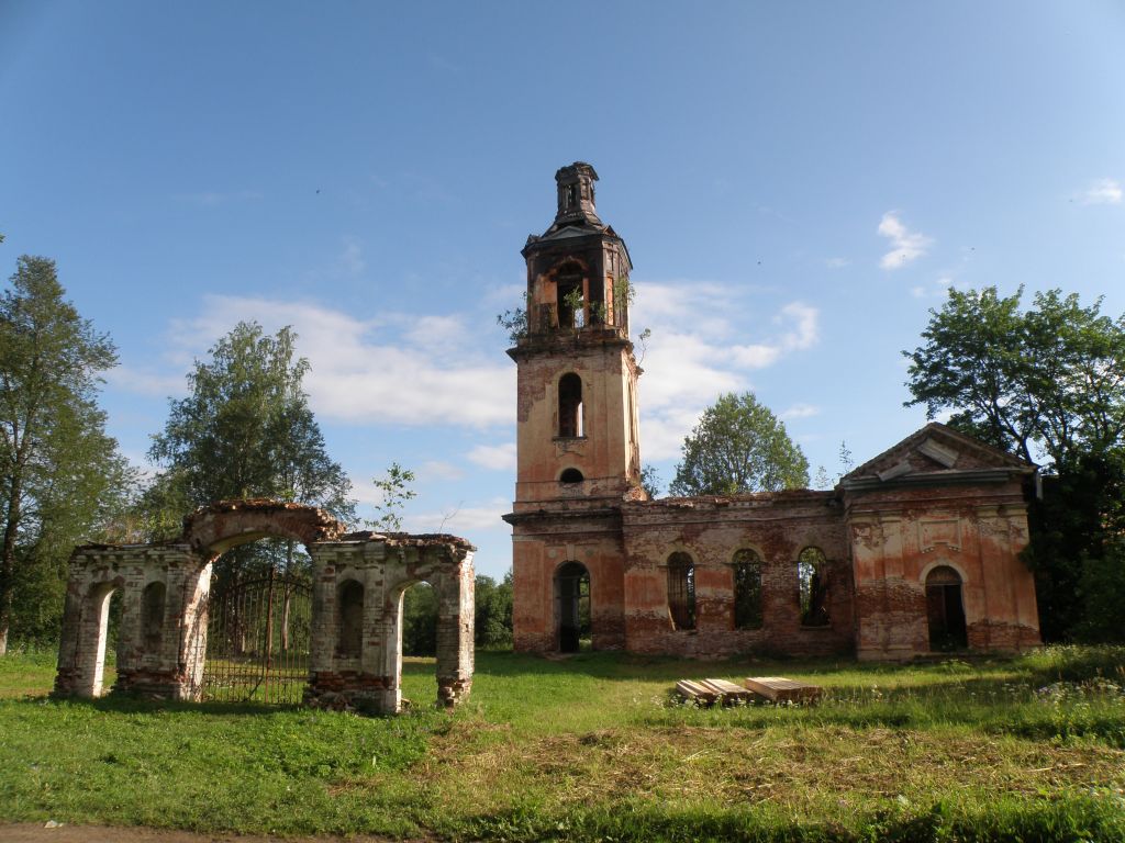 Церковь Троицы Живоначальной, Редкино (Волосовский район, Ленинградская область). фасады