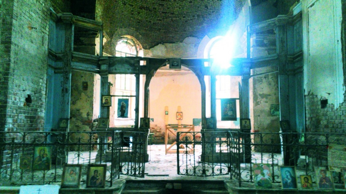 Церковь Вознесения Господня (старая), Самро (Лужский район, Ленинградская область). интерьер и убранство, Иконостас есть немного икон службы проходят