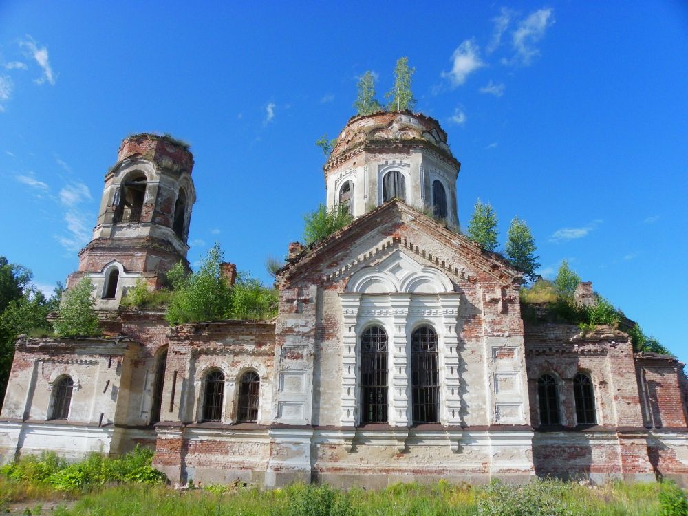 Самро. Церковь Вознесения Господня (старая). фасады