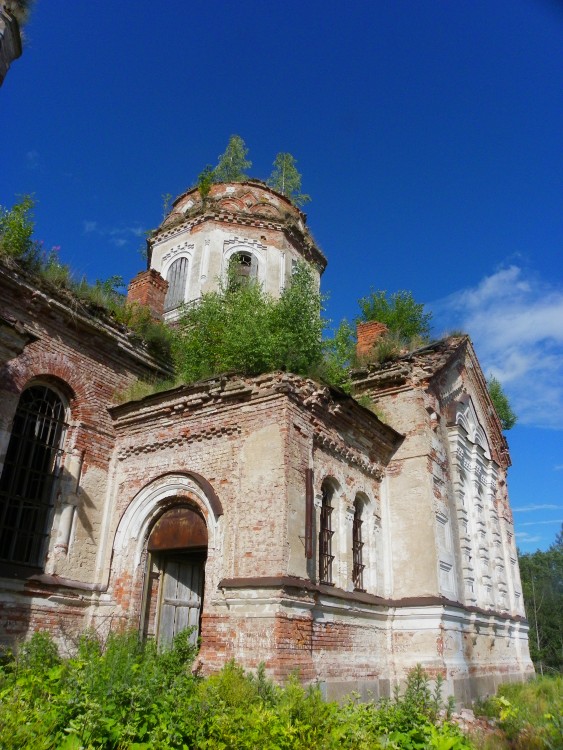 Самро. Церковь Вознесения Господня (старая). фасады