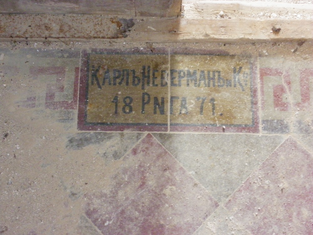 Церковь Вознесения Господня (старая), Самро (Лужский район, Ленинградская область). интерьер и убранство, Напольная плитка