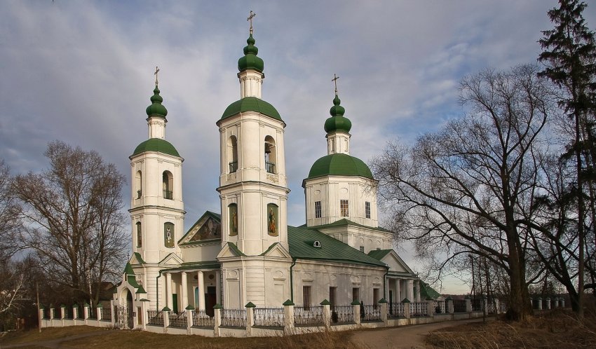Молоди московская область. Молоди храм Воскресения Христова.