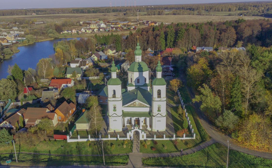 Церковь Воскресения Христова, Молоди (Чеховский городской округ, Московская область). общий вид в ландшафте, Вид с запада