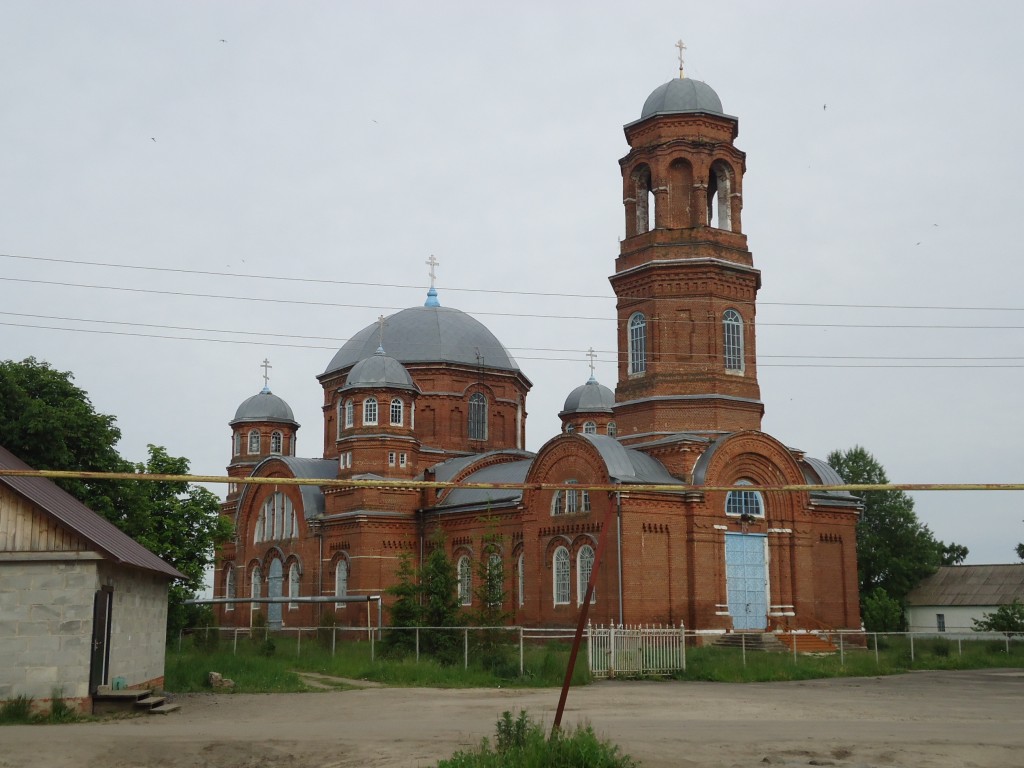 Серповое. Церковь Воскресения Словущего. фасады