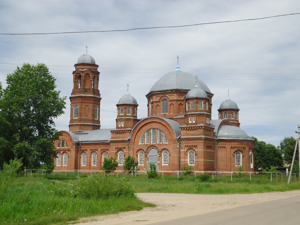 Серповое. Церковь Воскресения Словущего. фасады