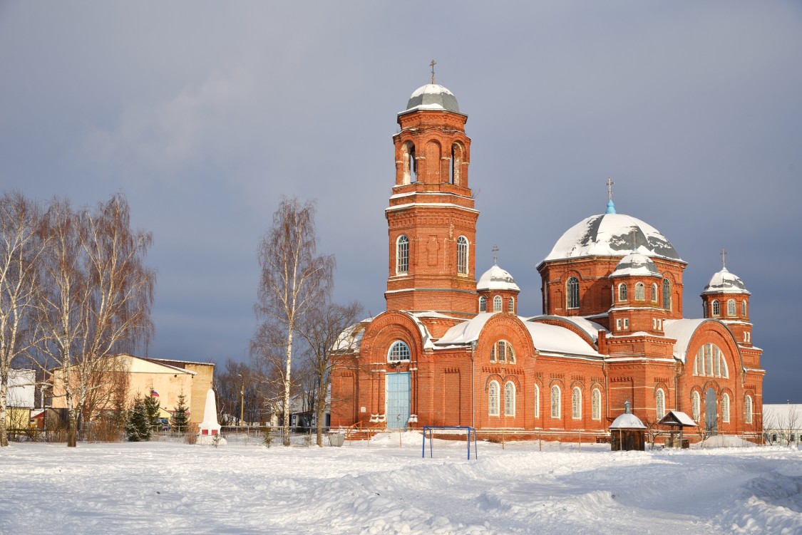 Серповое. Церковь Воскресения Словущего. фасады