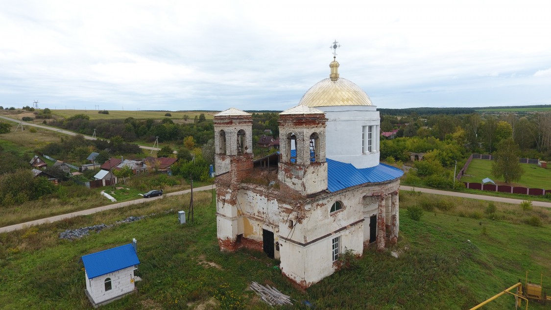 Борисово-Покровское. Церковь Покрова Пресвятой Богородицы. общий вид в ландшафте