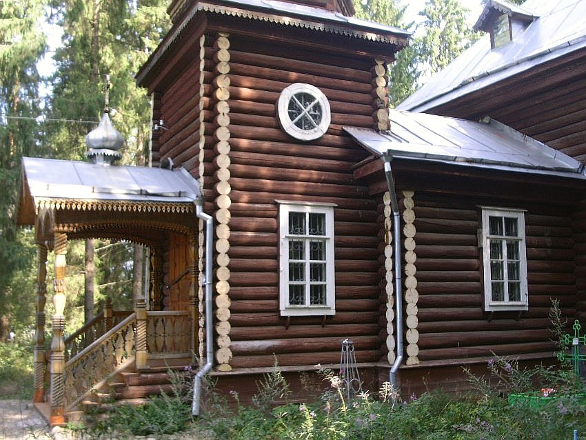 Церковь Вознесения Господня, Трошигино (Вытегорский район, Вологодская область). архитектурные детали, крыльцо и фрагмент южного фасада