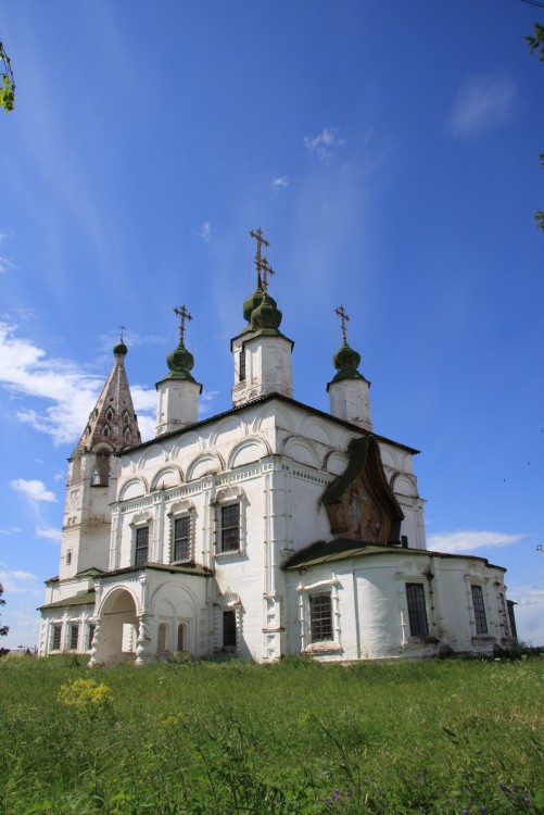 Дымково. Церковь Димитрия Солунского в Дымковской слободе. общий вид в ландшафте