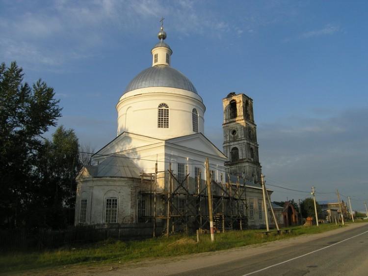 Кирилловка. Церковь Троицы Живоначальной. фасады