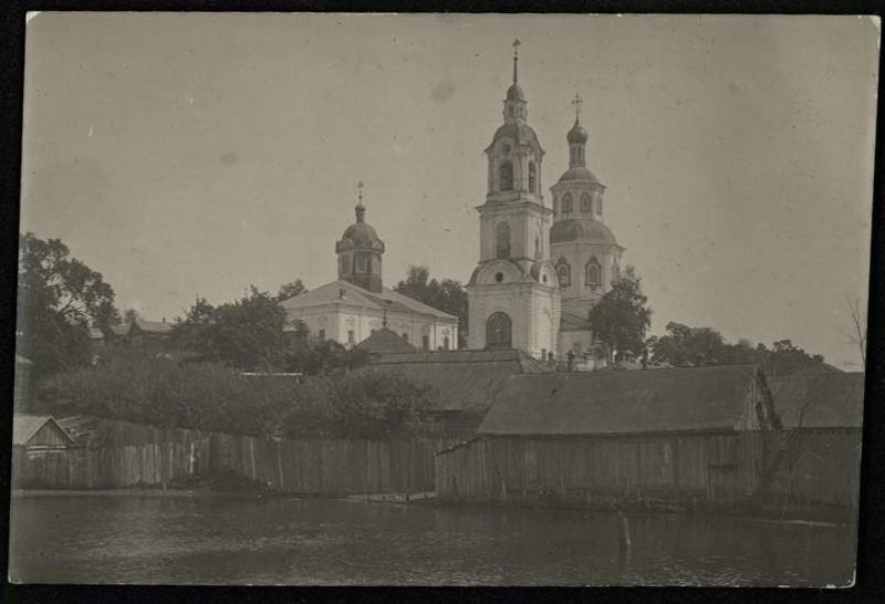 Спасовходская церковь слева. Начало XX в. goskatalog.ru, архивная фотография. Церковь Входа Господня в Иерусалим, Арзамас (Арзамасский район и г. Арзамас, Нижегородская область)