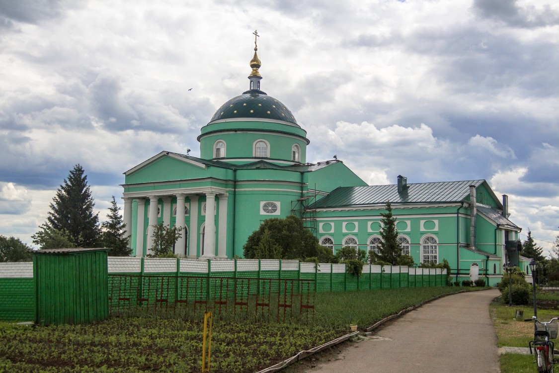 Выездное. Церковь Сергия Радонежского. общий вид в ландшафте