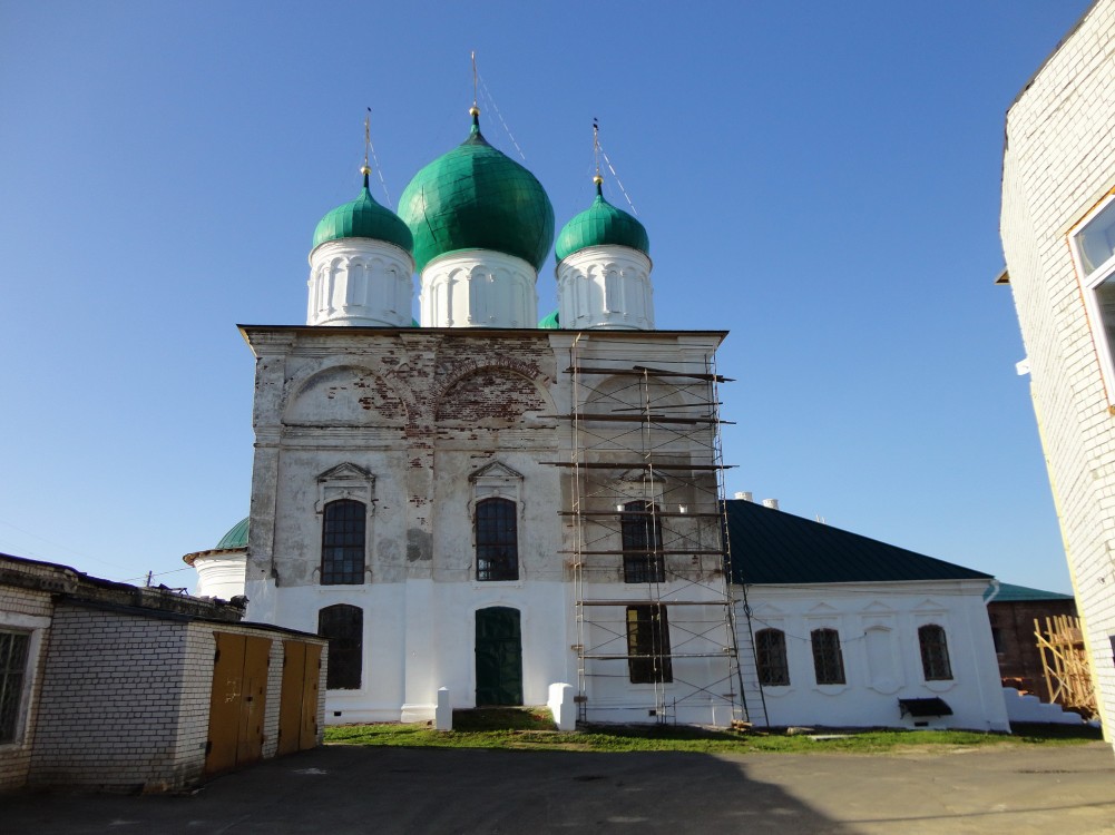 Арзамас. Спасо-Преображенский монастырь. Собор Спаса Преображения. фасады