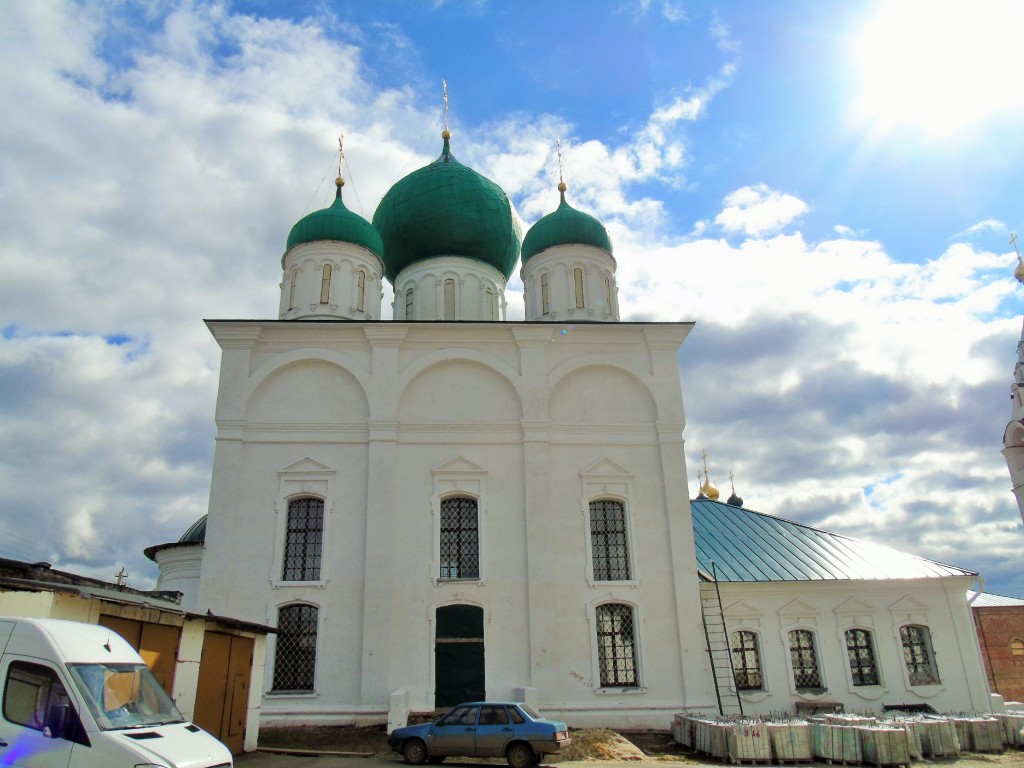 Арзамас. Спасо-Преображенский монастырь. Собор Спаса Преображения. фасады