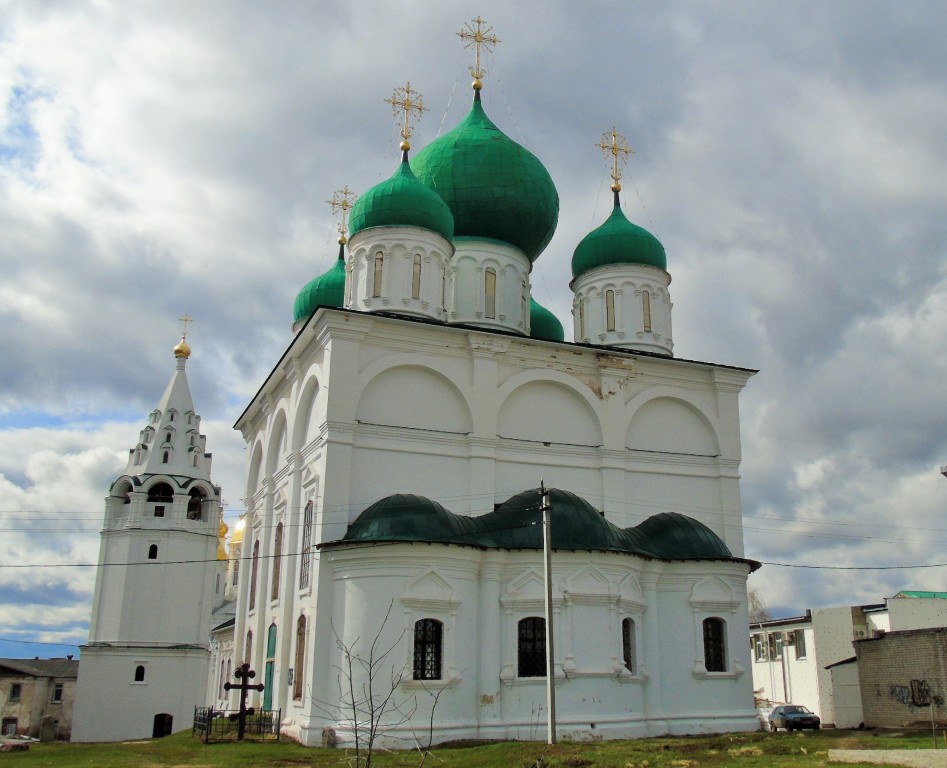 Арзамас. Спасо-Преображенский монастырь. Собор Спаса Преображения. фасады