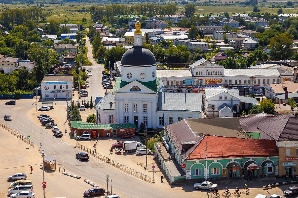 Вид с колокольни церкви Благовещения Пресвятой Богородицы, общий вид в ландшафте. Церковь Владимирской иконы Божией Матери, Арзамас (Арзамасский район и г. Арзамас, Нижегородская область)