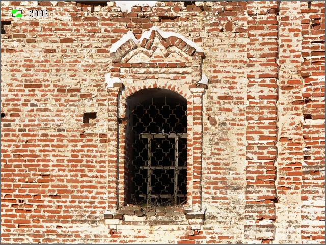 Церковь Николая Чудотворца, Троицко-Никольское (Ковровский район и г. Ковров, Владимирская область). архитектурные детали, Окно южного фасада основного объёма